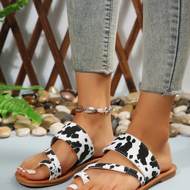 Women's Cow Pattern Slide Sandals - Casual Loop Toe Flat Summer Shoes, Lightweight & Comfortable - For Women - Perfect for Summer Beach & Casual Wear - Ideal Gift for Cow Lovers