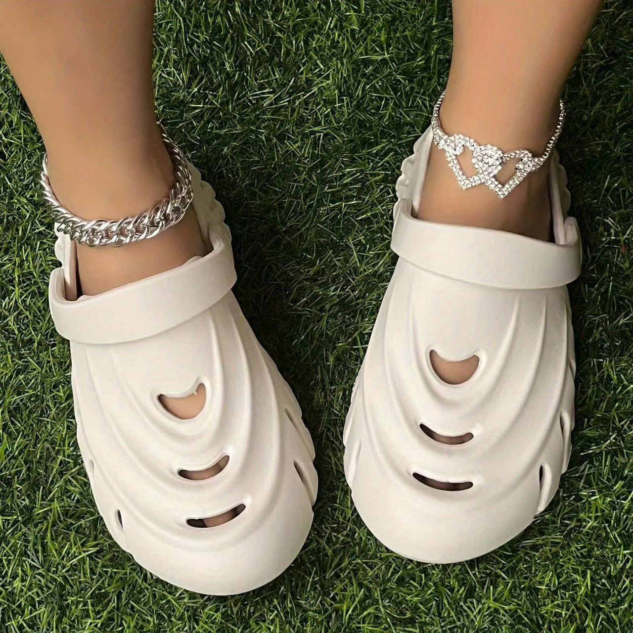 Fashion Creative Soft Sole Hole Shoes For Women, Breathable And Comfortable Outdoor Sandals
