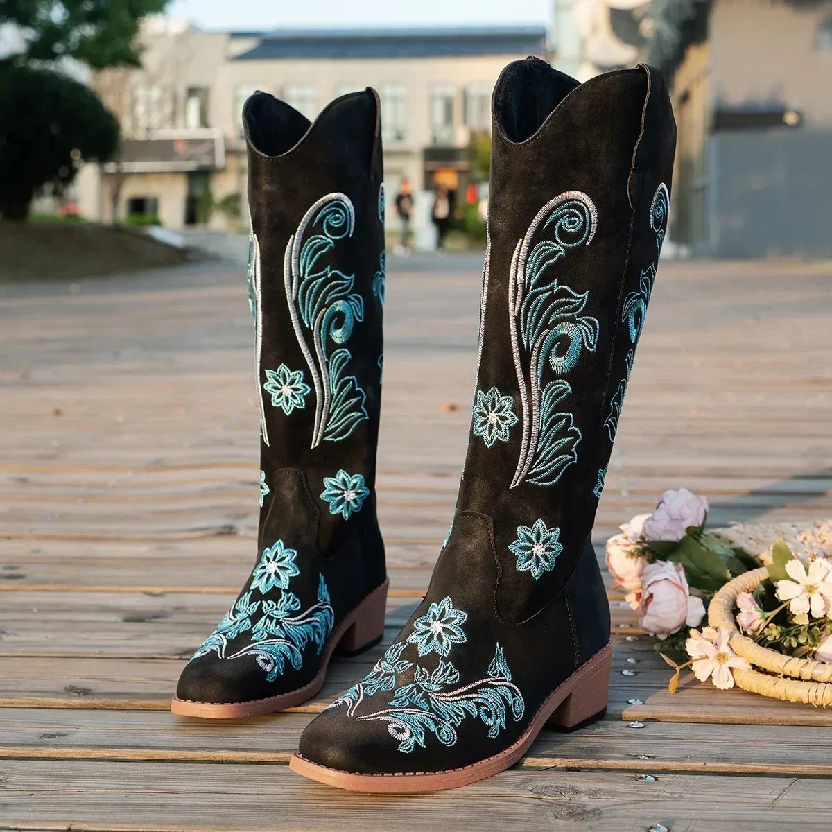 Women's Boots New Embroidered Long Tube Boots Low Heel Calf Waterproof Cold Resistant Comfort Fashion Knight Boots