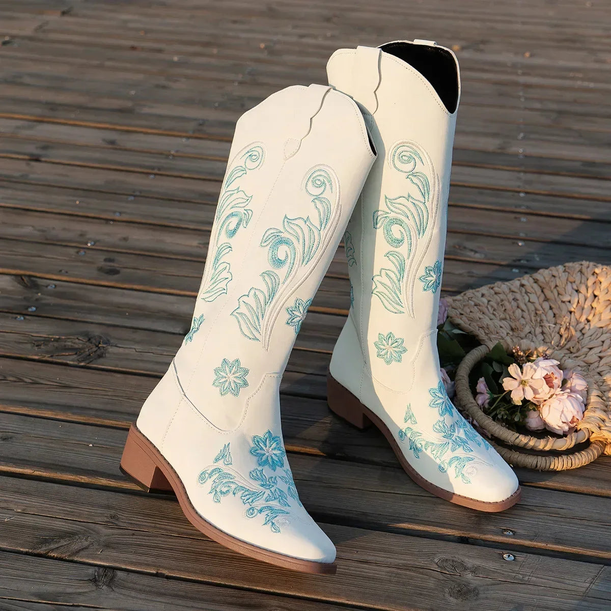Women's Boots New Embroidered Long Tube Boots Low Heel Calf Waterproof Cold Resistant Comfort Fashion Knight Boots