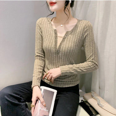 Sexy Hollow out V-Ne Pleated Color Base irt Long Sve Women's T-irt Design Sense Bead Faion Youthful Slim Fit...