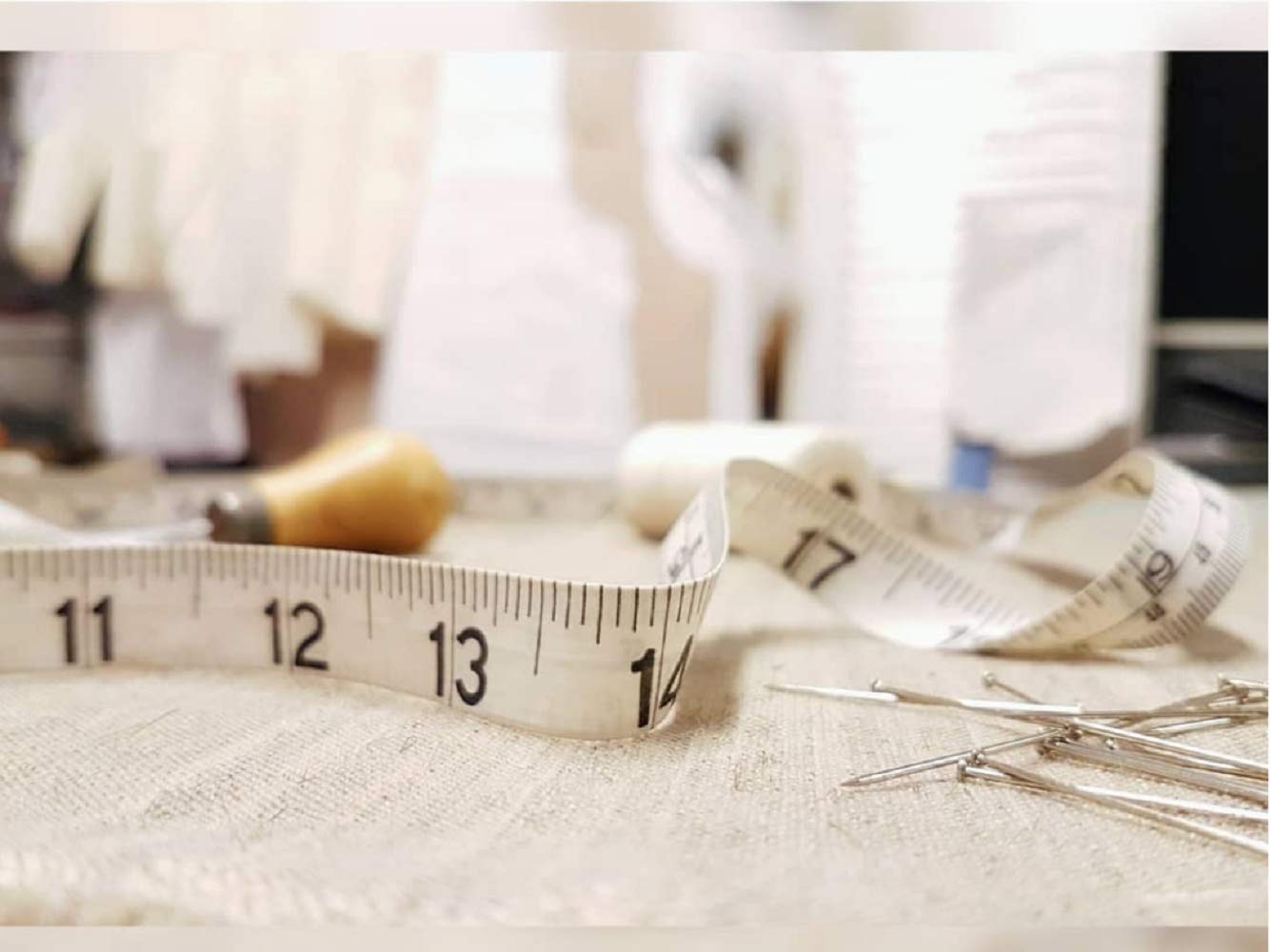 GDMINLO Soft Tape Measure Double Scale Body Sewing Flexible Ruler for Weight Loss Medical Measurement Tailor Craft Vinyl Ruler, Has Centimetre on Reverse Side 60-inch(White)