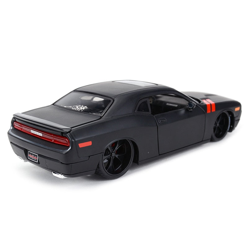 Maisto 1:24 2008 Dodge Challenger Sports Car Static Die Cast Vehicles Collectible Model Car Toys
