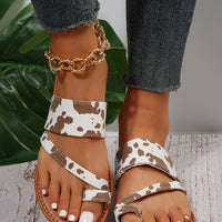Women's Cow Pattern Slide Sandals - Casual Loop Toe Flat Summer Shoes, Lightweight & Comfortable - For Women - Perfect for Summer Beach & Casual Wear - Ideal Gift for Cow Lovers