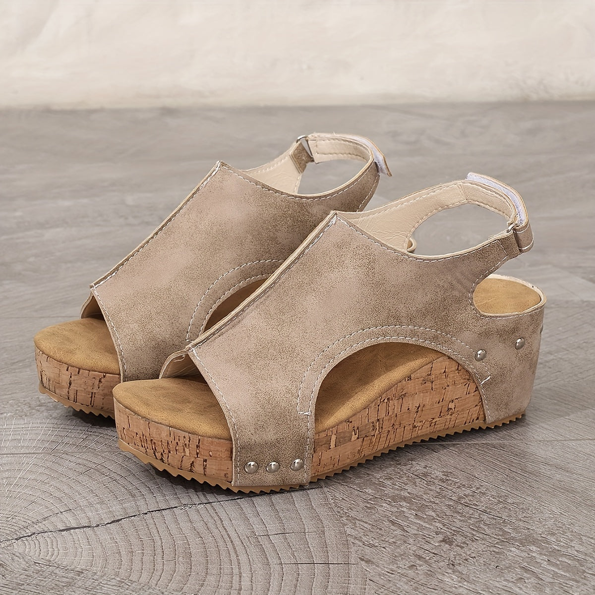 Womens Fashionable Retro Wedge Sandals - Stylish Peep Toe, Adjustable Buckle & Slingback - Comfortable Platform for Casual Summer Outings