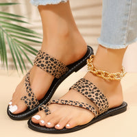 Women's Leopard Print Flat Slides - Fashion Toe Loop Open Toe Slide Sandals - Summer Beach Slide Shoes - For Women - Perfect for Summer Vacations & Beach Days - Ideal Gift for Fashionable Women