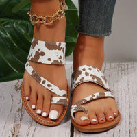 Women's Cow Pattern Slide Sandals - Casual Loop Toe Flat Summer Shoes, Lightweight & Comfortable - For Women - Perfect for Summer Beach & Casual Wear - Ideal Gift for Cow Lovers