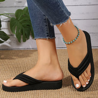 Chic Women's Beach Sandals - Lightweight & Comfy Flat Slides - Perfect for Summer Casual Outdoor Wear