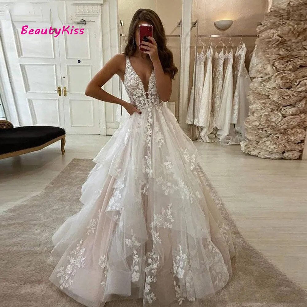 A-Line V-Neck Boho Wedding Dress Puffy Tulle Princess Bridal Dresses Plus Size Lace Appliques Backless Long Wedding Party Gowns