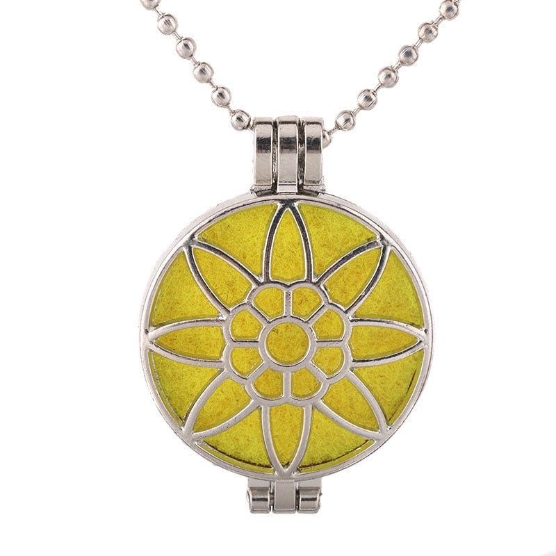 New Aroma Kaleidoscope Retro Necklace Antique Locket Pendant Magnetic Perfume Essential Oil Diffuser Locket Aromatherapy Jewelry