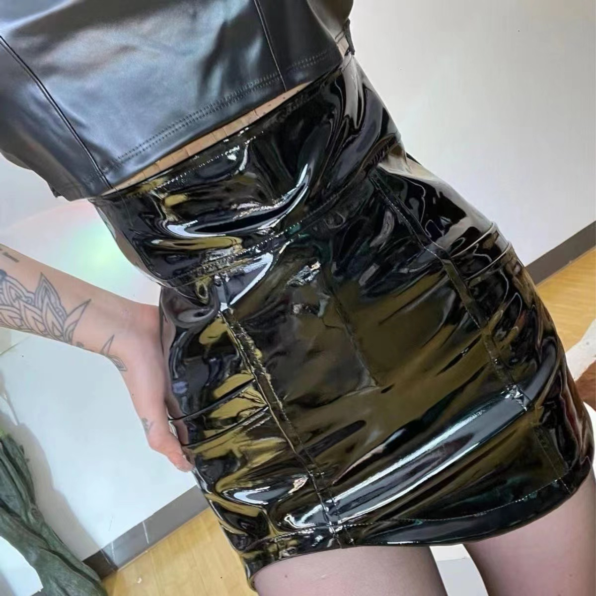 Sexy Bright Leather PU Leather Skirt Sexy Skirt Female New Arrival High Waist Slim Looking Exposure-Proof Skirt Elegant Hip Skirt