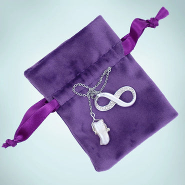 Queen of the Thrones Pearl Pendulum