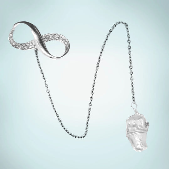 Queen of the Thrones Pearl Pendulum