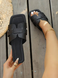 Women Slippers Solid Color Lightweight Sandals Square Toe Slip on Shoes Women Trend Casual Flat Slippers Luxury Slides Women