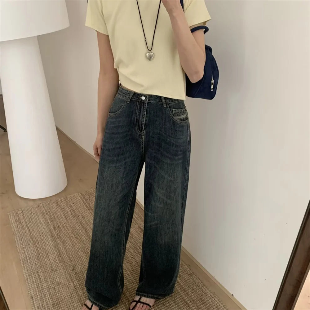 2025 new women's clothing with European and American style casual and elegant design, avant-garde retro washed denim jeans