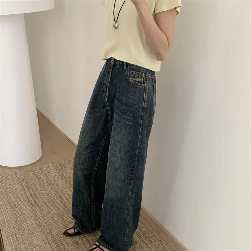 2025 new women's clothing with European and American style casual and elegant design, avant-garde retro washed denim jeans