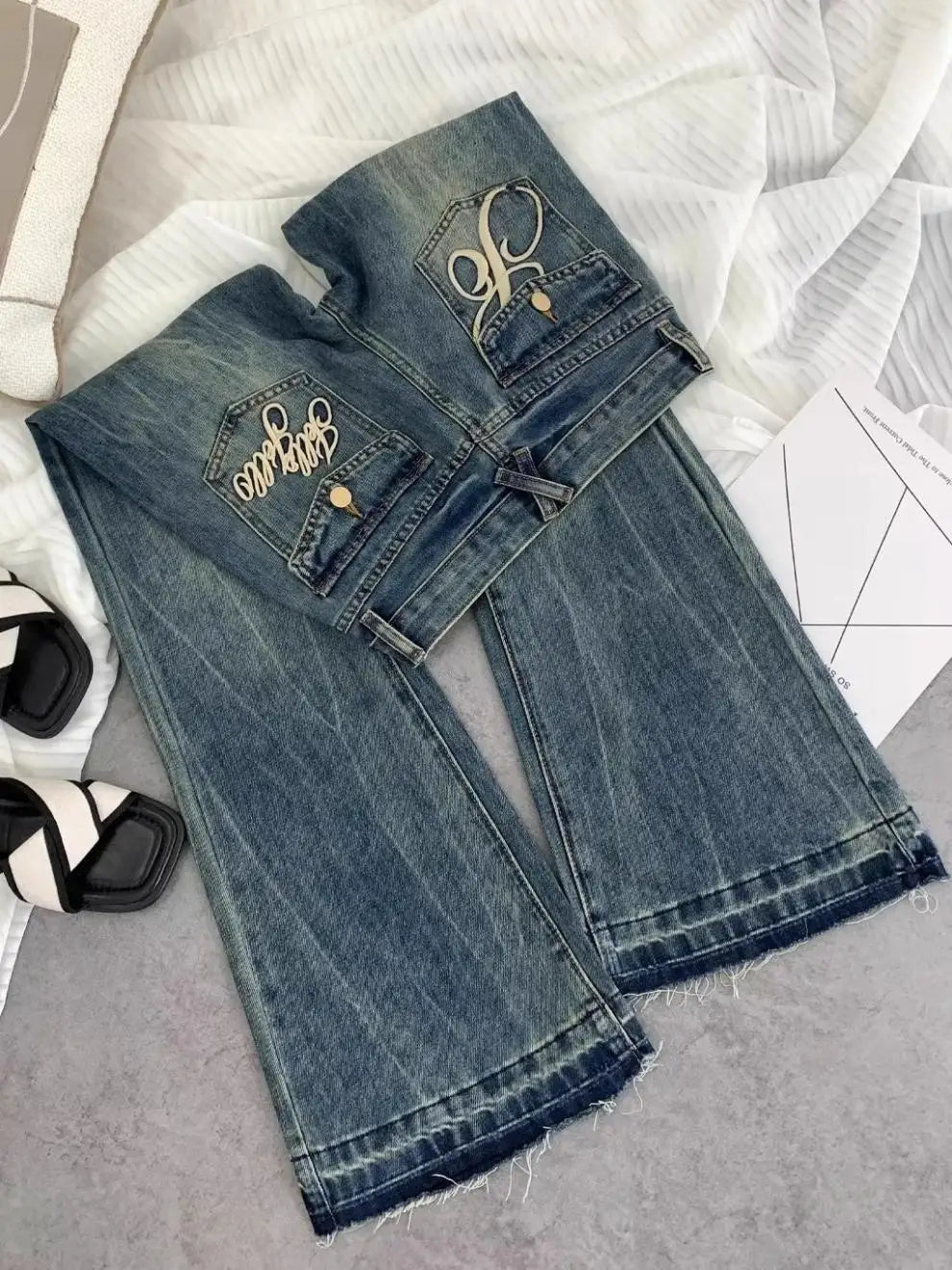 American retro low-waisted jeans female autumn new embroidery old casual fashion temperament slim Joker bell bottoms.