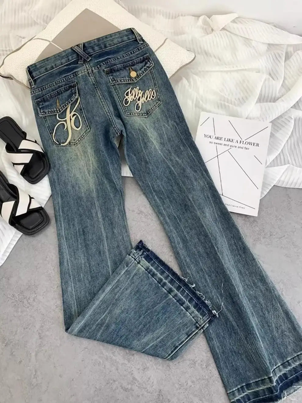 American retro low-waisted jeans female autumn new embroidery old casual fashion temperament slim Joker bell bottoms.
