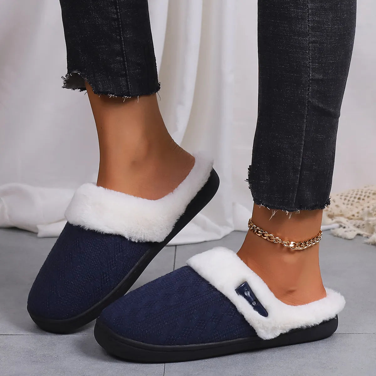 Women Winter Furry Slippers Short Plush Slippers Fashion Indoor Outdoor Fluffy Suede Slides Non-slip Home Cotton Shoes