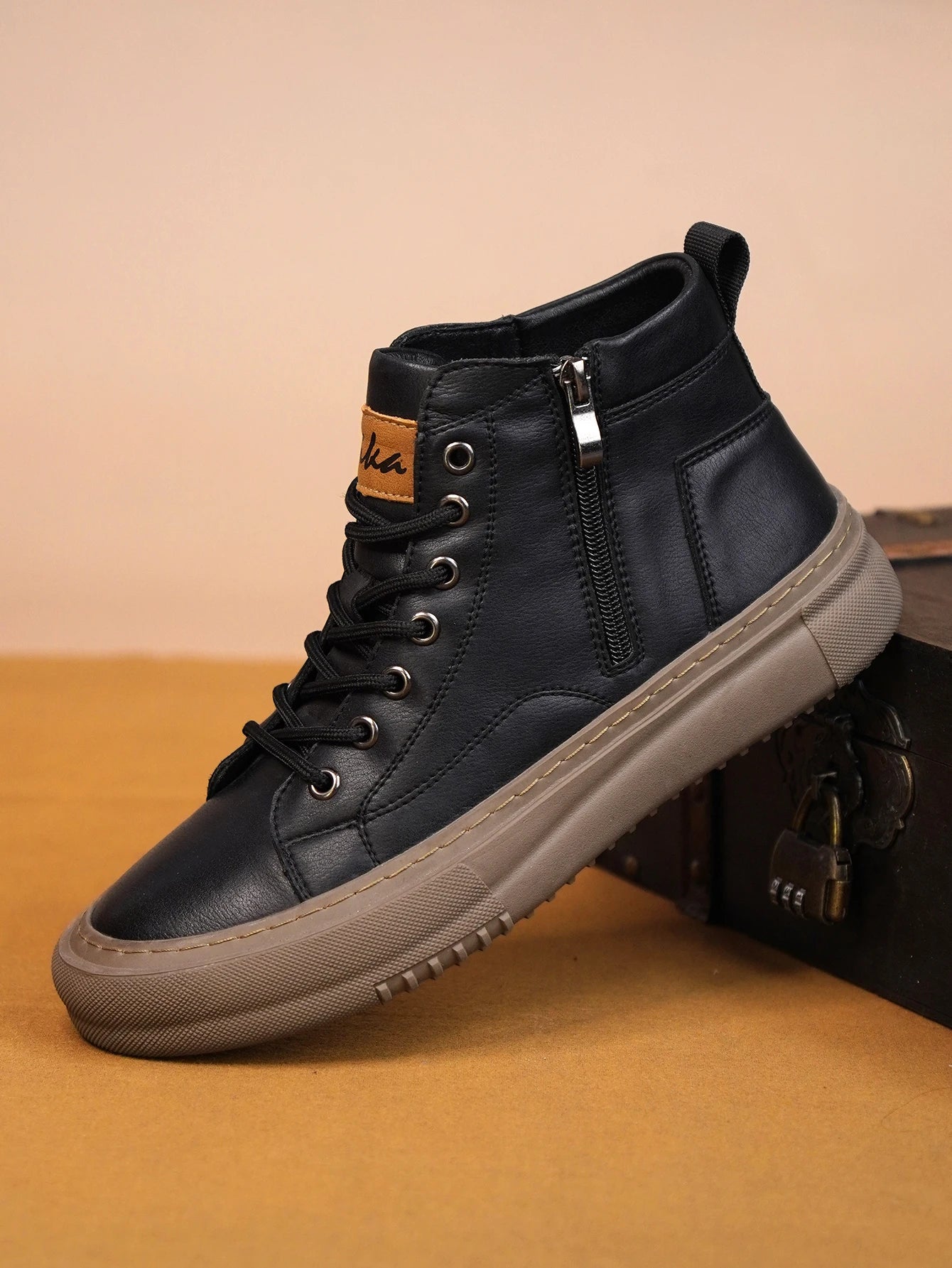 2024 Men's Spring and Autumn White Sneakers, New Trendy Versatile High-Top Sneakers, Summer Fashionable Casual Men's Shoes, Breathable and Wear-Resistant Sneakers