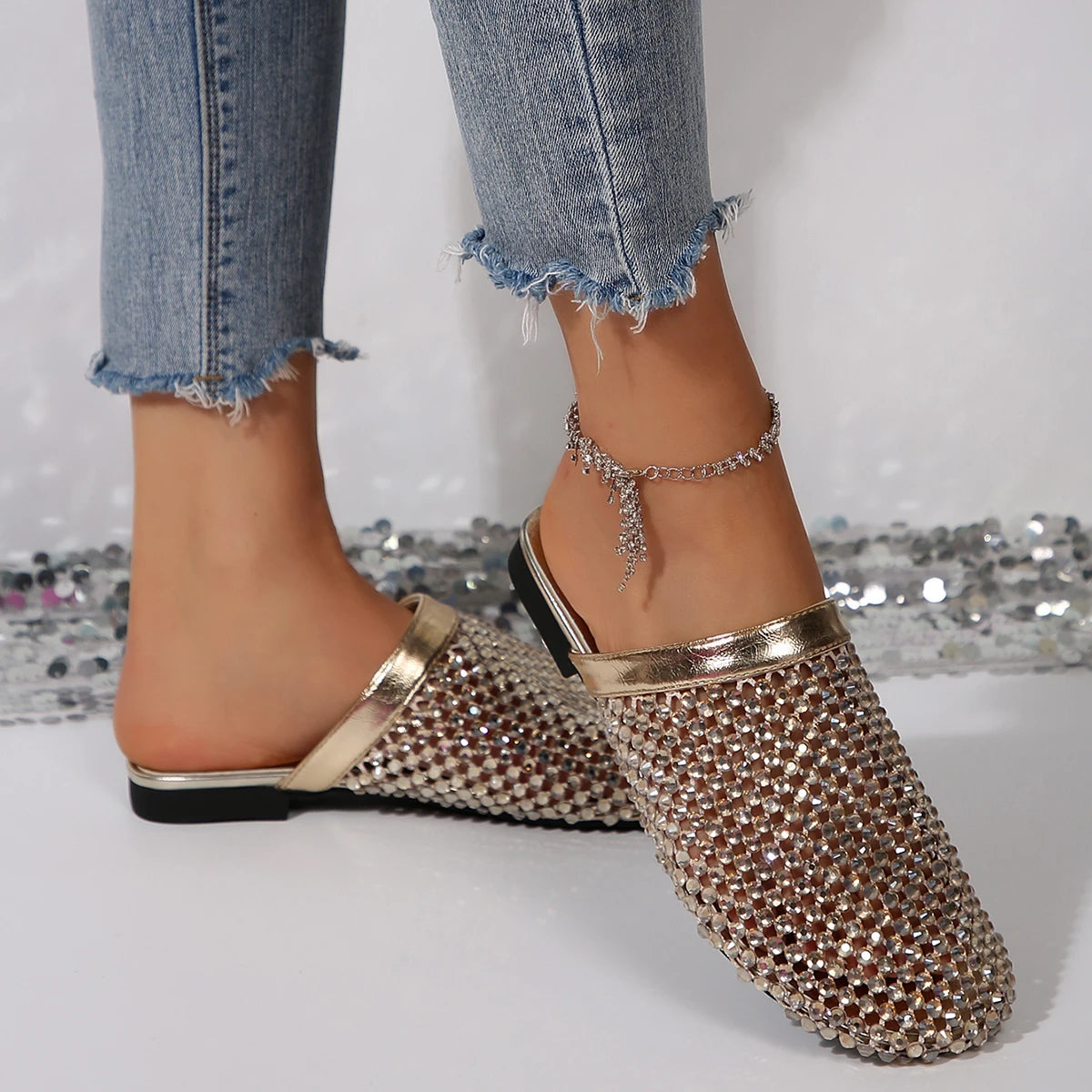 Women Slippers Summer 2026 New Luxury Brand Slippers Lightweight Round Head Shoes Water Diamond Large Flat Sandals Slides Women