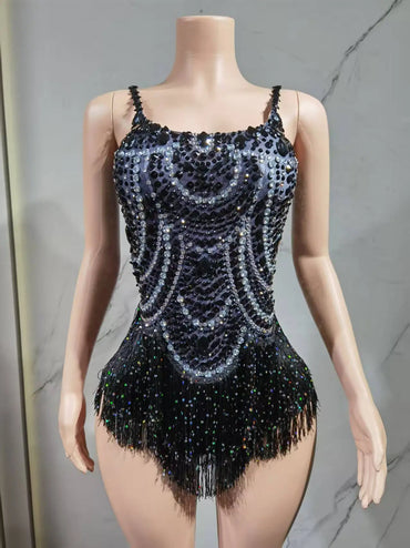 The star sings with the same blue tassel, bright white and wild dance music festival costume