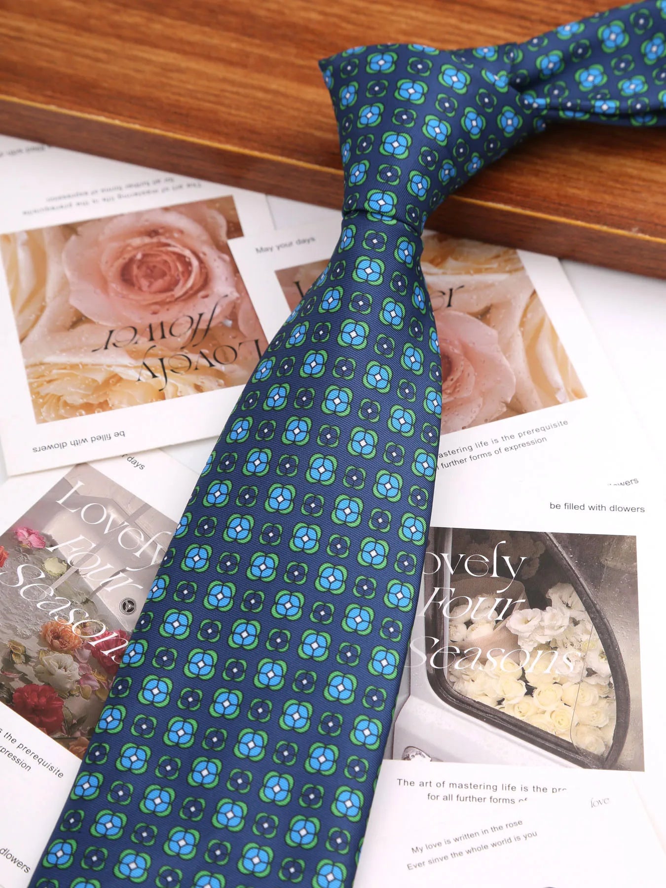 New Printing Men's Soft Thin Tie Creative Graffiti Floral Print Necktie Daily Wear Cravat Wedding Business Party Gift