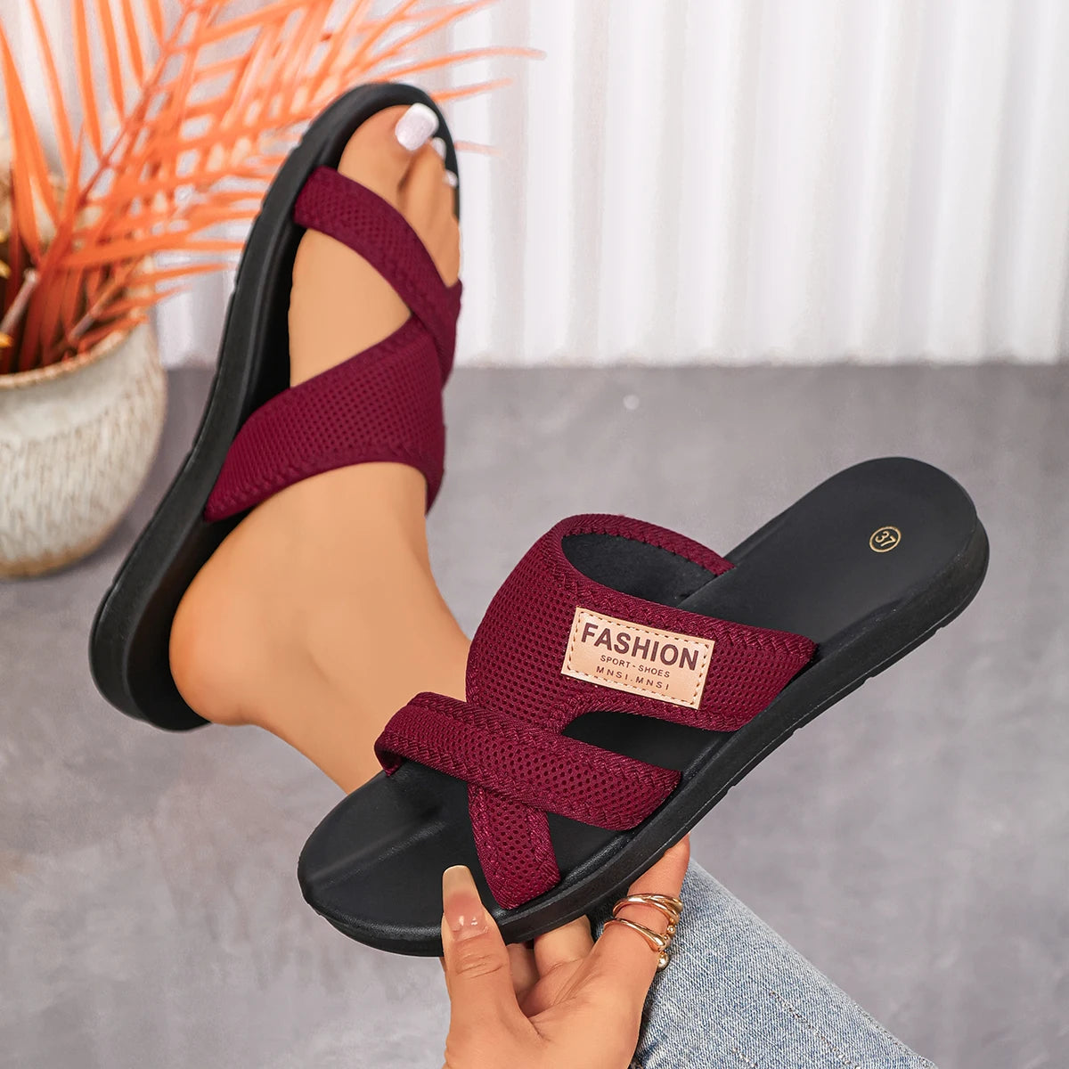 Women Slippers Fashion Hollow Slippers Lightweight Breathable Shoes Women Comfortable Beach Vacation Style Sandals Slides Women