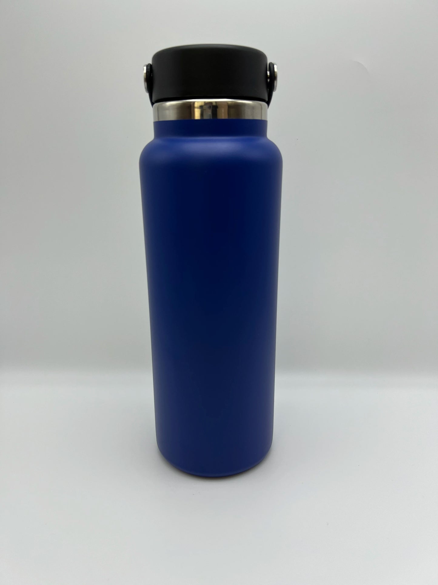 32-ounce stainless steel insulated office water cup, portable with a handle, vacuum-insulated, and leak-proof
