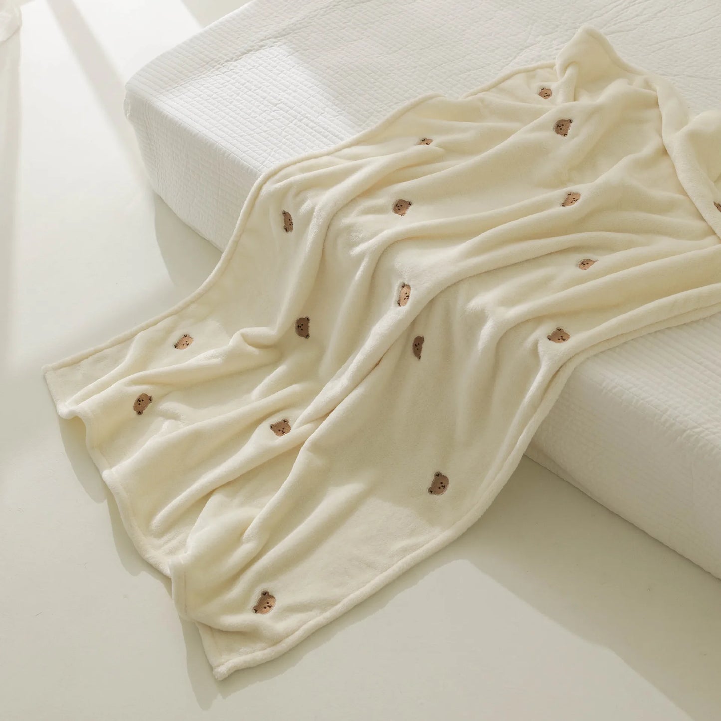 Fleece Baby Blanket Newborn Autumn Winter Swaddling Blankets Soft Warm Stroller Cover Bedding Bear Embroidery Babies Accessories