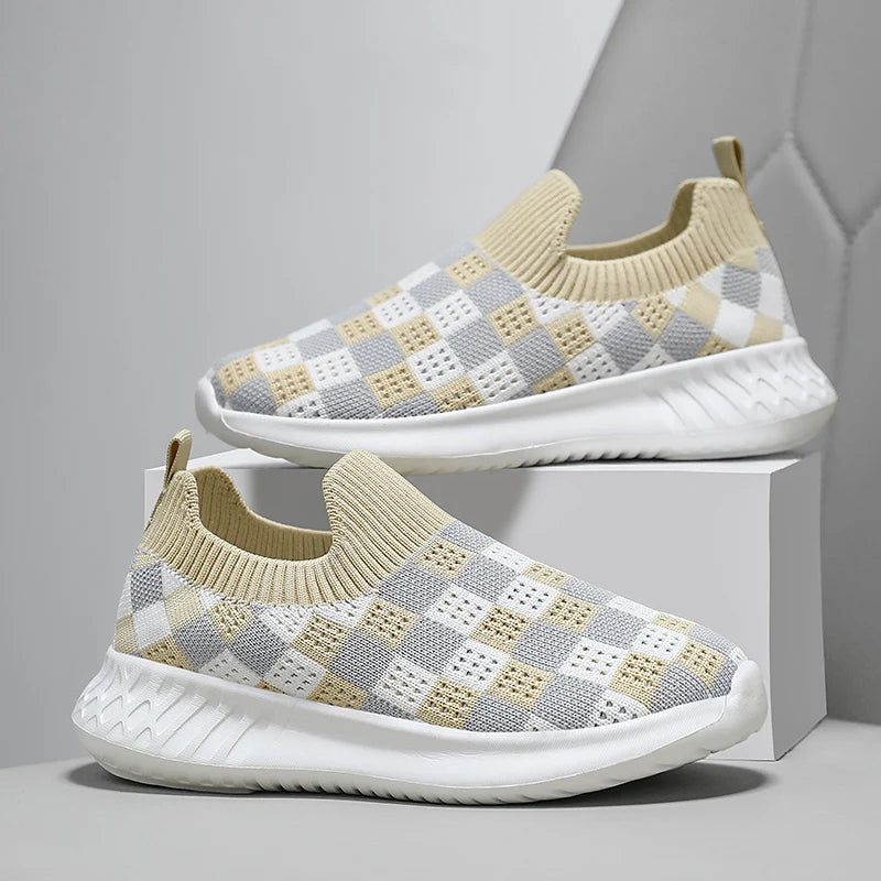 Fashion Mesh Kids Running Shoes Youngsters Teens Casual Walking Students Sneakers Breathable Soft Children Outdoor Sports Tennis