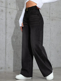 Women's straight jeans are casual in style with a comfortable fit with pockets, perfect for casual wear