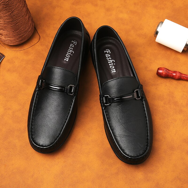 Italian Genuine Leather Slip on Men Shoes 2022 Luxury Brand Loafers Fashion Design Casual shoes Moccasin Male Driving Dress Flat