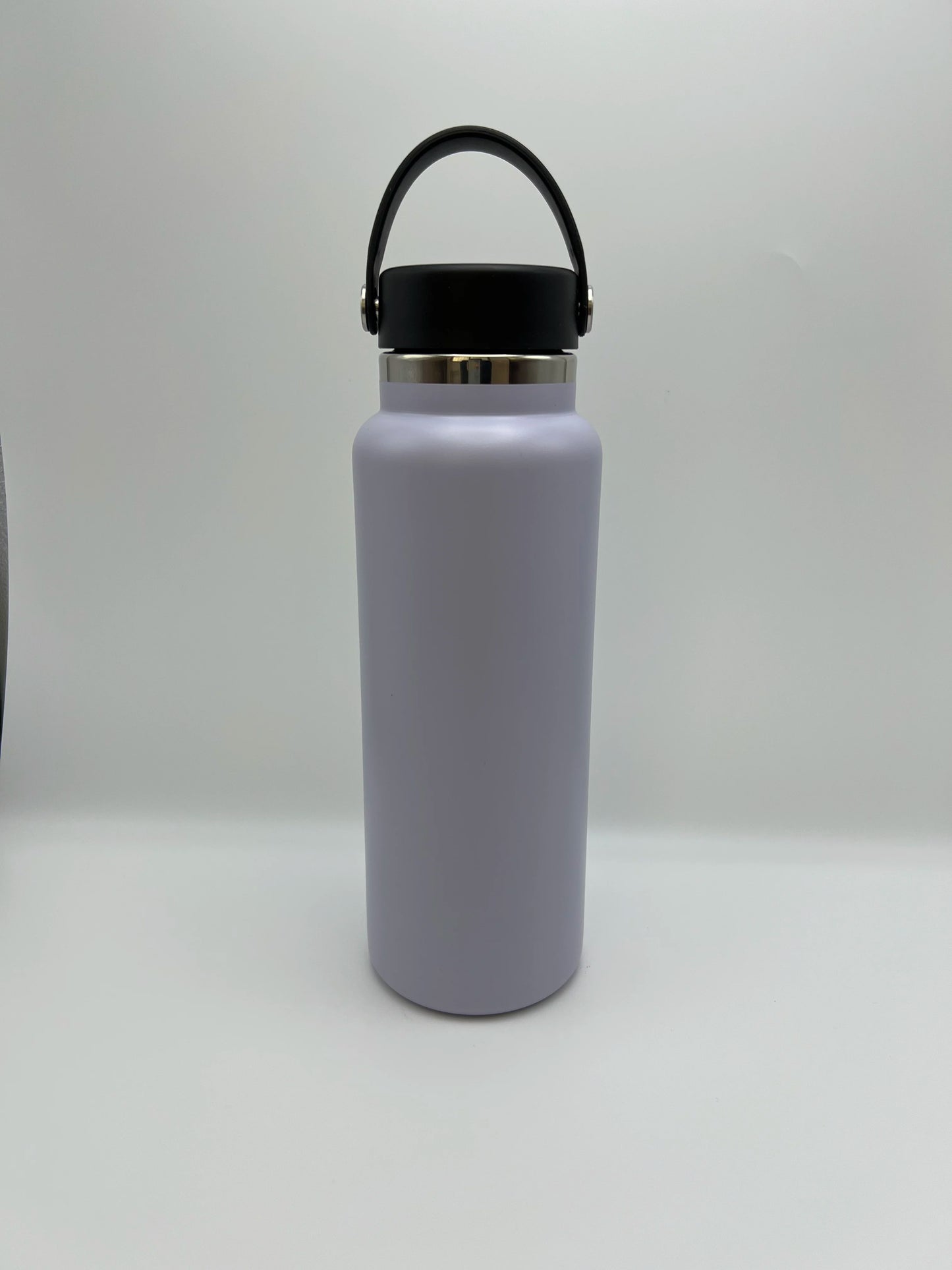 32-ounce stainless steel insulated office water cup, portable with a handle, vacuum-insulated, and leak-proof