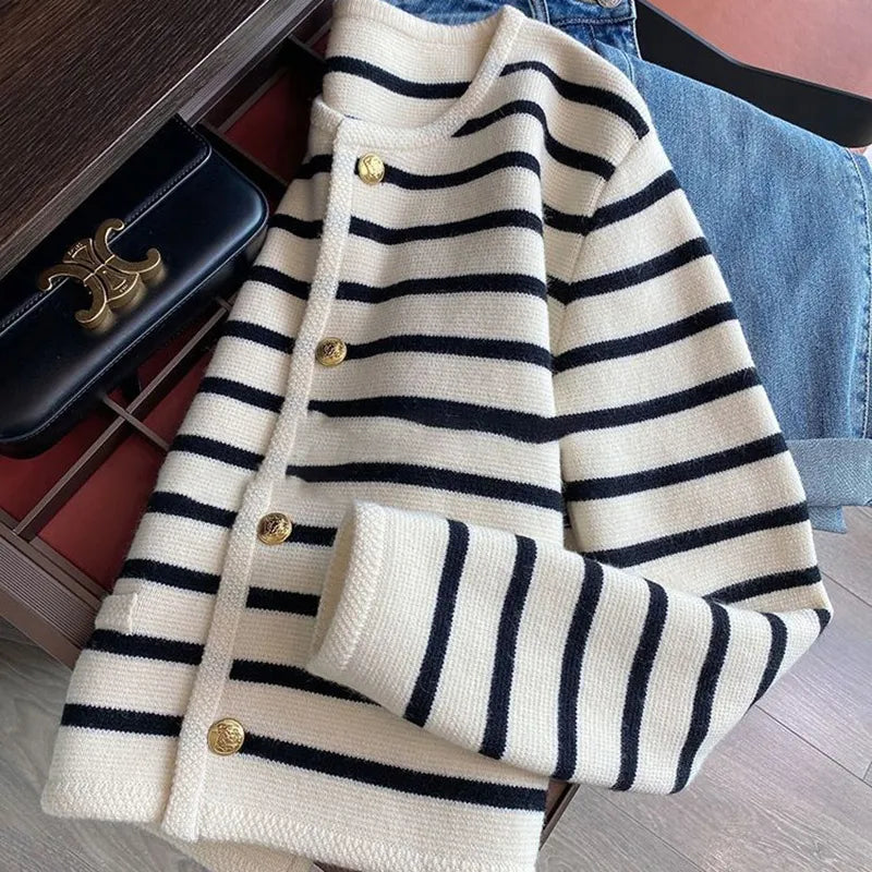 Korean Fashion Sweater Cardigan White Black Striped Knitted Sweater Women 2023 Winter Short Cardigan Long Sleeve Cardigan Female