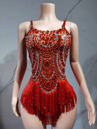 The star sings with the same blue tassel, bright white and wild dance music festival costume
