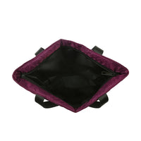 Ladies' fashionable commuter-style shoulder bag is selling well. It's a handbag.