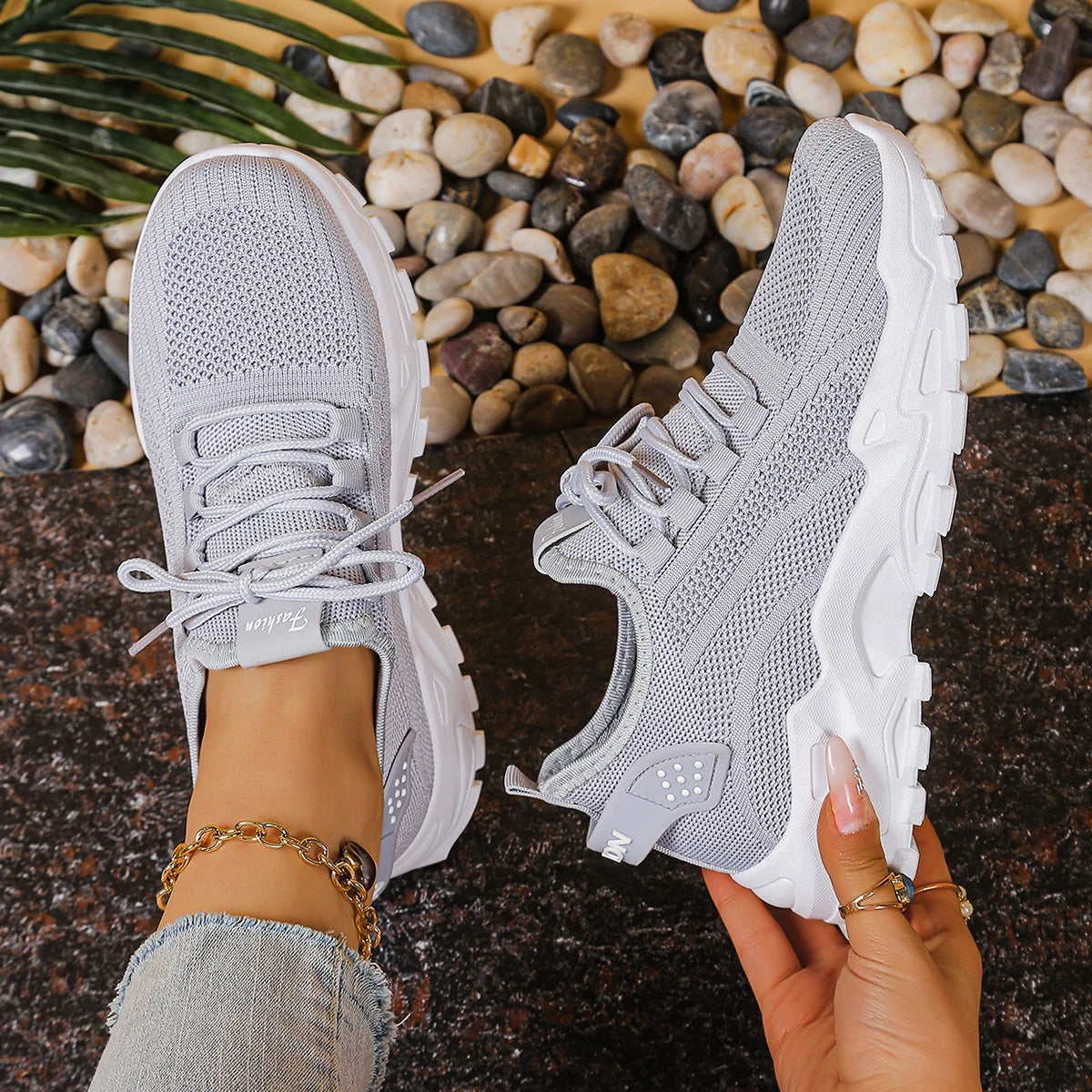 Women's casual sports shoes with breathable mesh and soft soles, versatile sports shoes