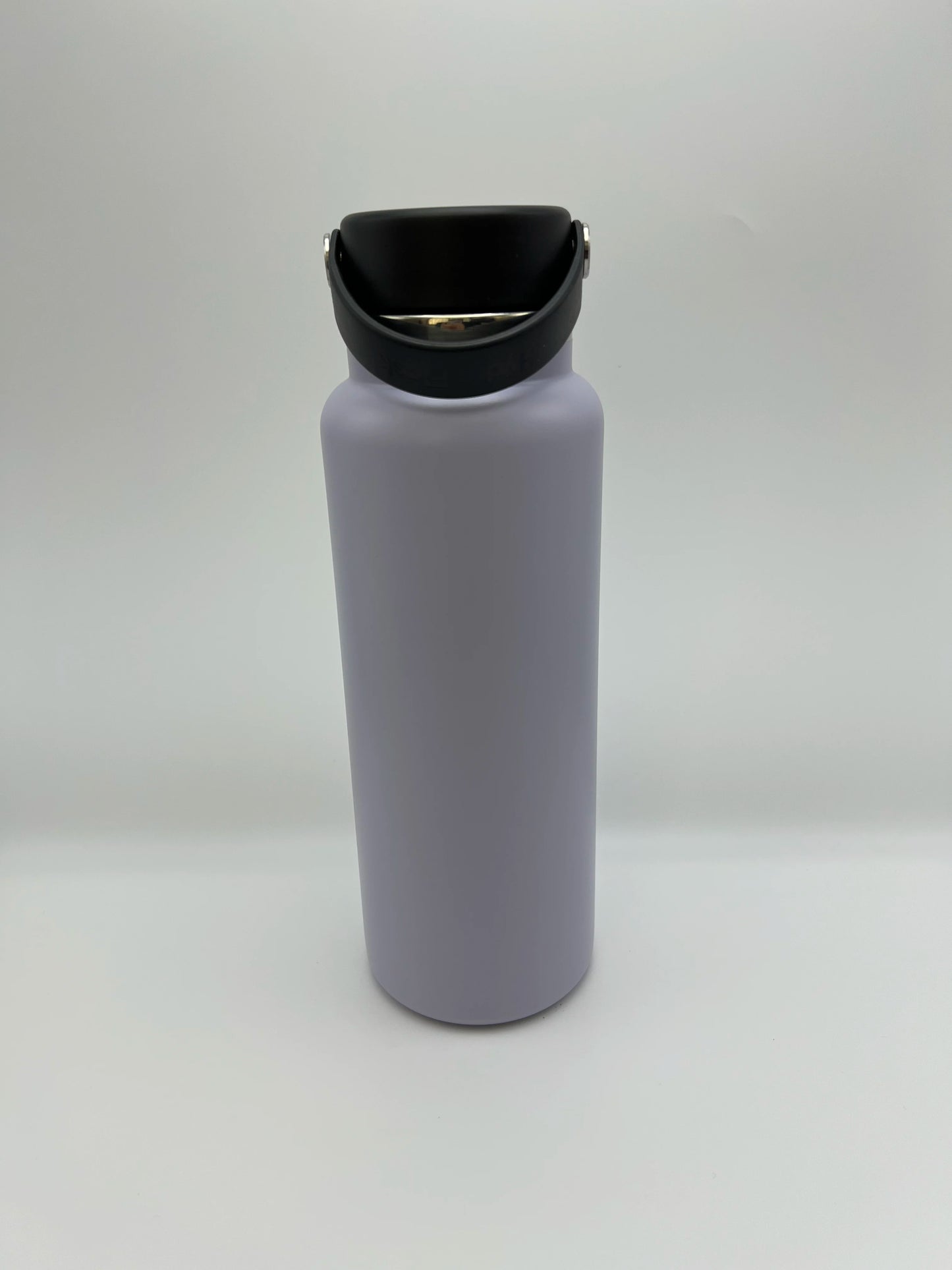 32-ounce stainless steel insulated office water cup, portable with a handle, vacuum-insulated, and leak-proof
