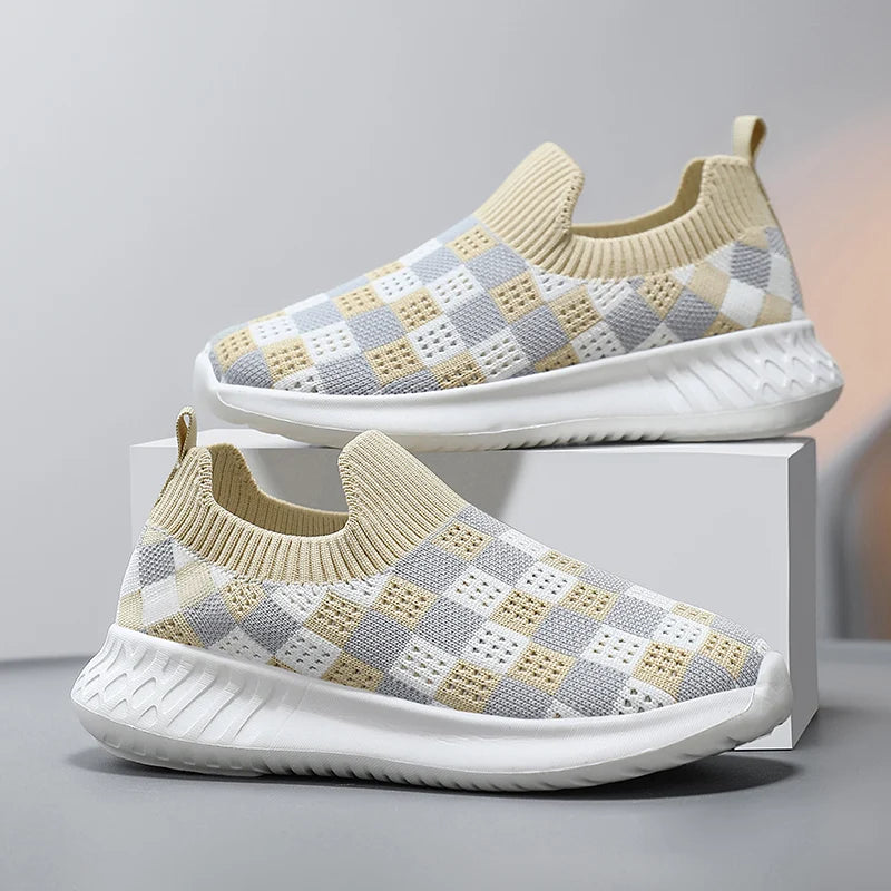 Fashion Mesh Kids Running Shoes Youngsters Teens Casual Walking Students Sneakers Breathable Soft Children Outdoor Sports Tennis