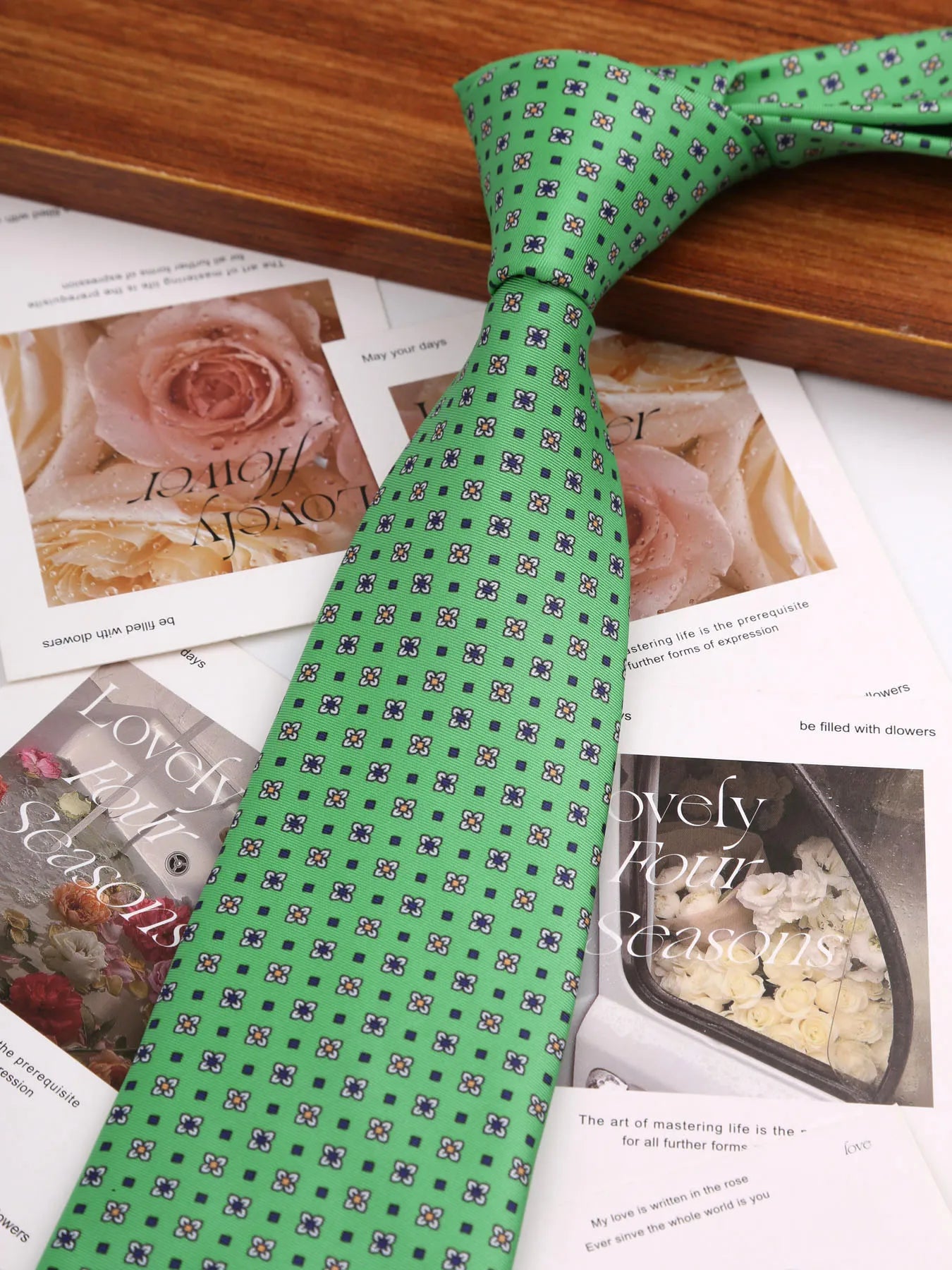 New Printing Men's Soft Thin Tie Creative Graffiti Floral Print Necktie Daily Wear Cravat Wedding Business Party Gift