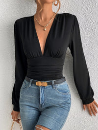 The brand-new spring and summer women's sexy low-cut retro pleated lantern sleeve one-piece dress is slimming and simple yet fas