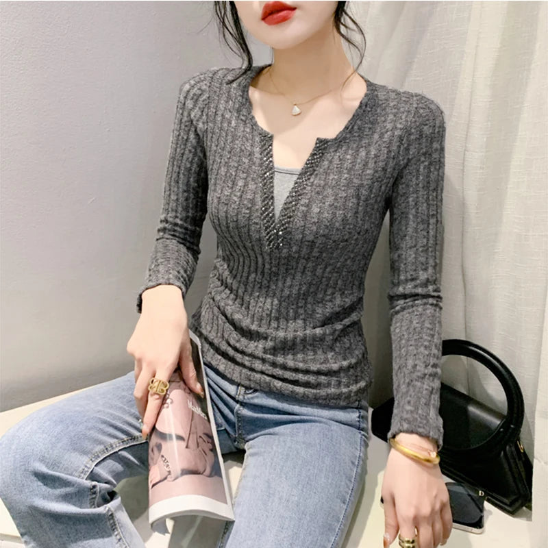 Sexy Hollow out V-Ne Pleated  Color Base irt Long Sve Women's T-irt Design Sense Bead Faion Youthful Slim Fit...
