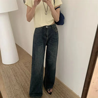 2025 new women's clothing with European and American style casual and elegant design, avant-garde retro washed denim jeans