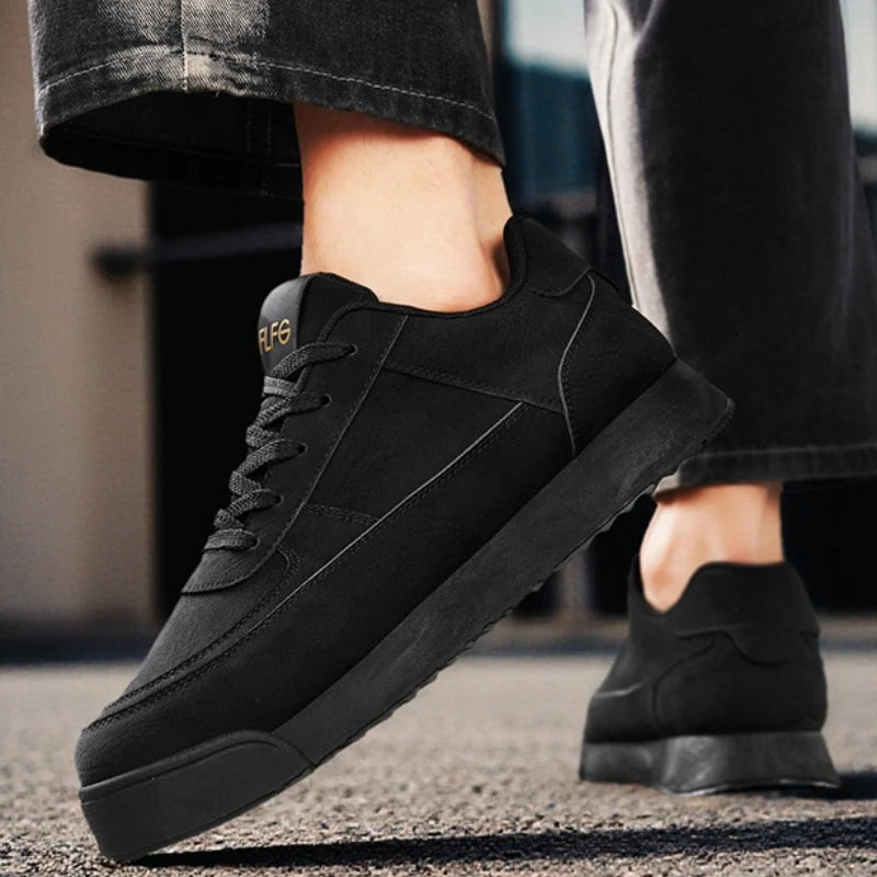 Four-season Men's Large-sized Solid Color Low-top Round Toe Comfortable Soft-soled Lightweight Anti-slip Vulcanized Board Shoes
