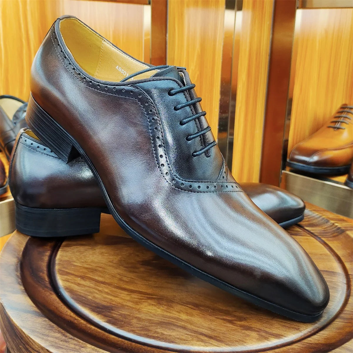 Luxury Men's Oxford Leather Dress Shoes Lace-Up Casual Business Fashion Carved Shoes for Wedding Party Office Higher Quality
