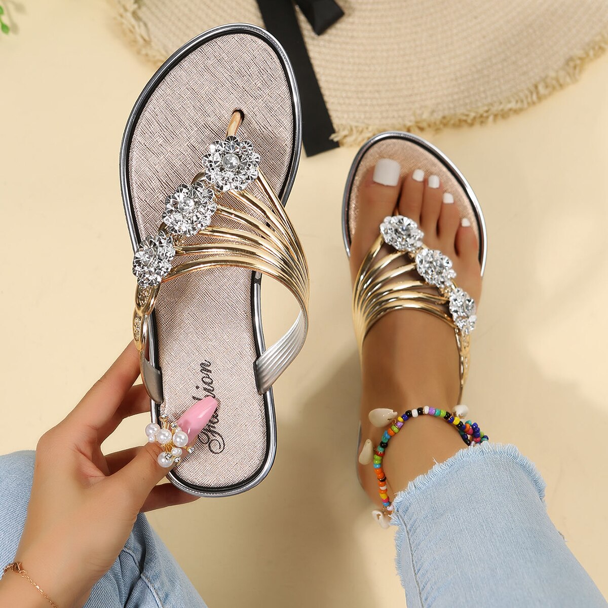 Slippers Flip Flops Woman Flats Shoes Summer Sandals Low Heels Women'S Beach Luxury Casual Rhinestones Gold Sliver Free Shipping