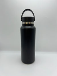 32-ounce stainless steel insulated office water cup, portable with a handle, vacuum-insulated, and leak-proof