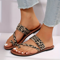 Women's Leopard Print Flat Slides - Fashion Toe Loop Open Toe Slide Sandals - Summer Beach Slide Shoes - For Women - Perfect for Summer Vacations & Beach Days - Ideal Gift for Fashionable Women