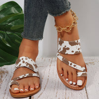 Women's Cow Pattern Slide Sandals - Casual Loop Toe Flat Summer Shoes, Lightweight & Comfortable - For Women - Perfect for Summer Beach & Casual Wear - Ideal Gift for Cow Lovers